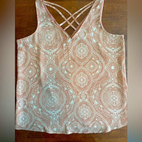REVERSIBLE <>Maurices sleeveless top with caging. - Picture 1 of 6